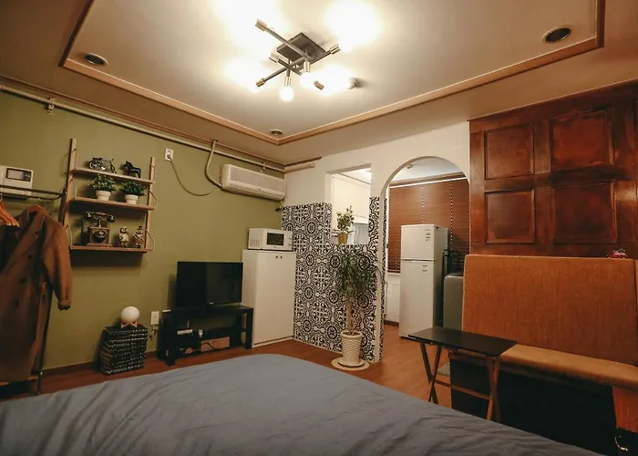 Mamuang House B&B *